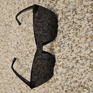 Quay come thru black sunglasses